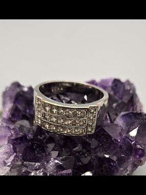 Unisex Ring Sz 10 Channel Set Crystals Fair Condition See Call Outs